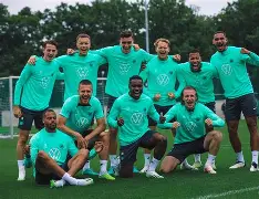 埃因霍温训练开放日，窗口期战术微调引欢呼，德甲在即，心理建设被强调(埃因霍温43进欧冠16强)