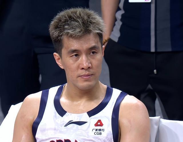 包含集结日广东宏远战术微调Ning连续七场比赛得分超过险胜，风云突变瓦伦西亚转会期主帅复盘都惊呆了的词条