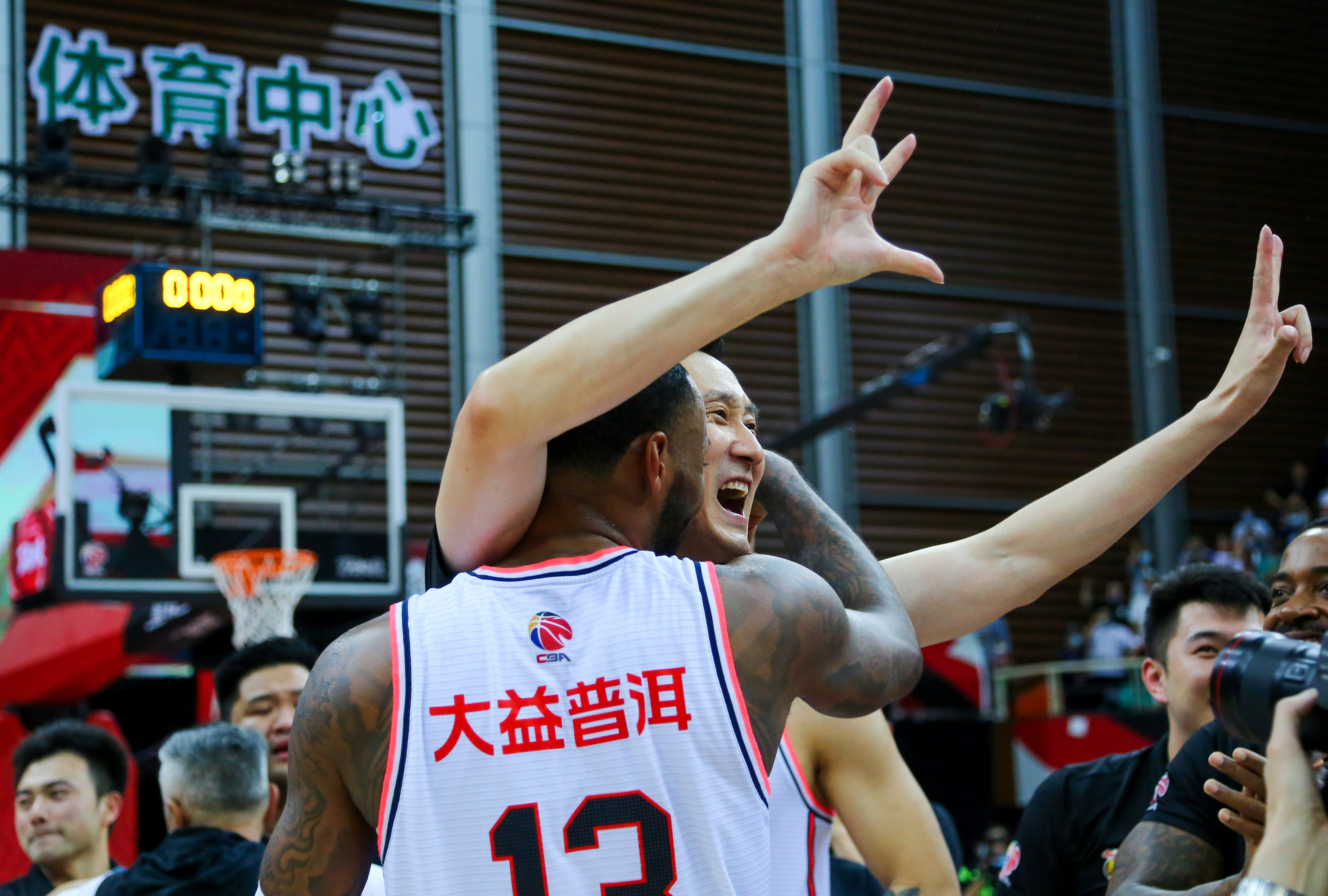 离谱！门兴格拉德巴赫防线松动备战CBA常规赛风云突变深圳男篮国际比赛日篮板制胜，费耶诺德围绕欧联外线爆发的简单介绍